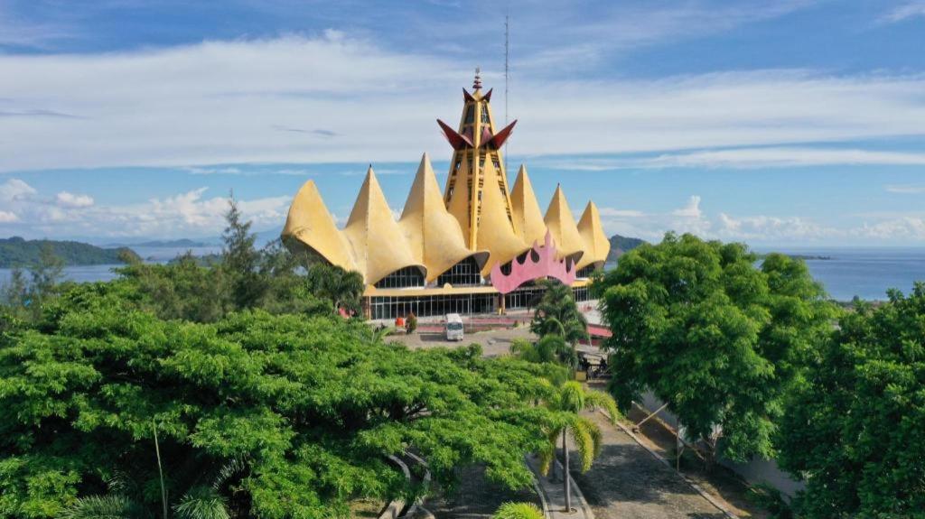 Hotel Astoria Bandar Lampung Exterior photo